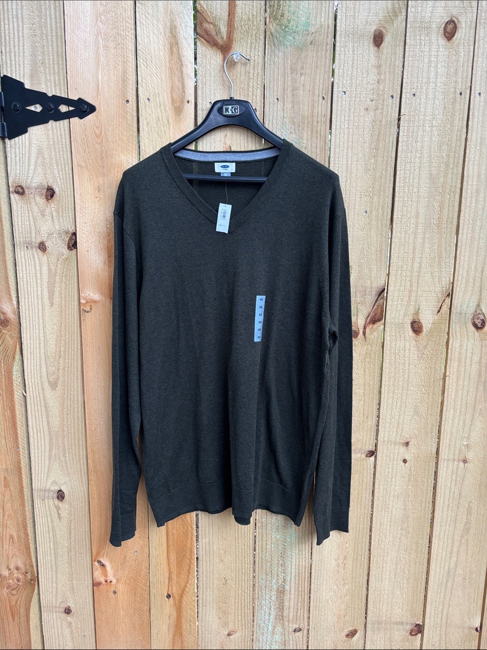 Old Navy Men's V-Neck Sweater in Olive Green